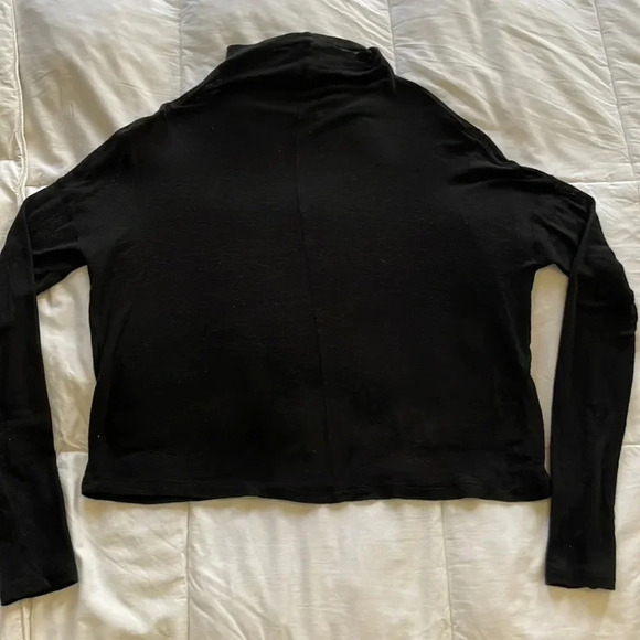 Aritzia Tops - Wilfred  Cropped Turtleneck